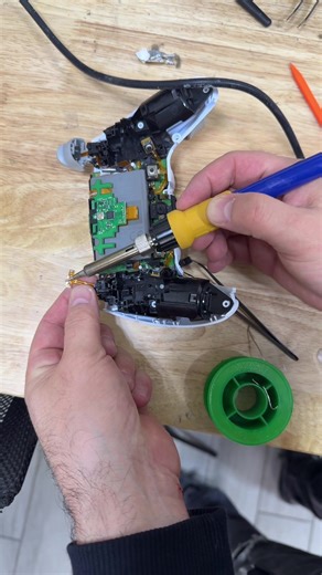 Fixing a SCUF Reflex in Orlando! ☀️🎮 This one had a dead right trigger switch—a common issue with heavy use. Instead of buying a new $200 controller, we swapped the internal switch to get that tactical click back. 🛠️ Stop by the shop and get your pro controller back in the game! 🕹️ #SCUF #ScufReflex #ControllerRepair #OrlandoGaming #FloridaGamers