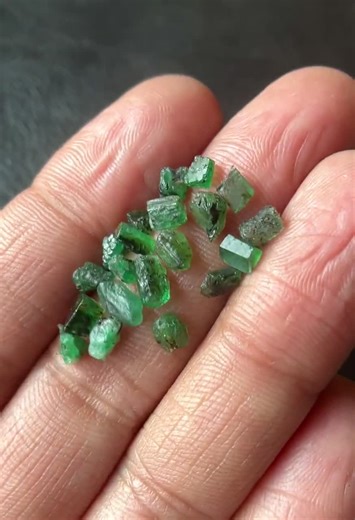 20 Pcs-raw Emerald Stone, 100%natural Untreated Emerald Rough Crystals ( 4/6 MM ) - Etsy