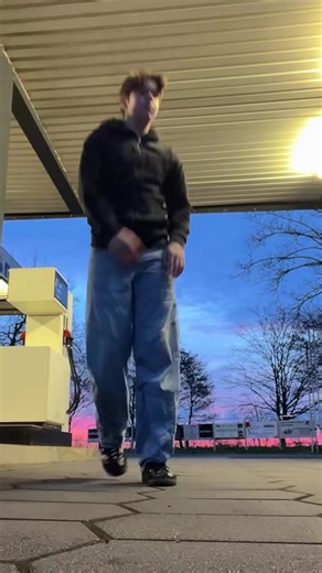 Exploring Hakken Dance with Sophie Lizabeth