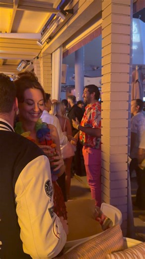 .@kellykeegs making a new friend