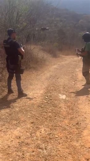 All Source News on Instagram: "Video showing how cartel members, possibly of El Migueladas or Cártel de Zicuirán, arming a drone with an explosive device in Michoacán. Source: Zulu (telegram)"
