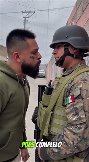 Un hombre intimida y la unidad lo frena con calma.