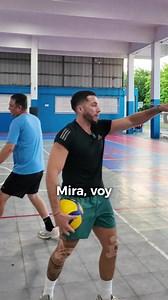 1.7M views · 25K reactions | Guarda este tip de Defensa. Coach Raúl Navarrete ajustando posiciones claves en la practica. Brindando siempre las mejores estrategias y tips para que nuestras jugadoras lleguen a cada juego mas fuertes, seguras y preparadas.  #arsenalstrong #voleibol #volleyball #arsenal #arecibo | PR Arsenal Volleyball Club | Facebook