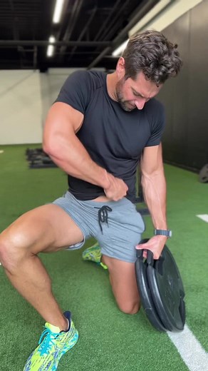 Daily hustle. Weight plate exercises to try next time you hit the gym. Go get ‘em! #workout #workoutmotivation #fitness #abs #gym #weightplates #GymTok #FitTok
