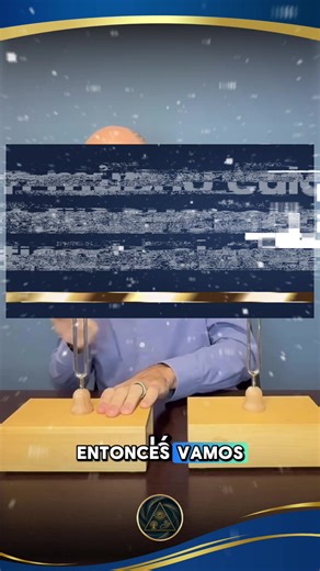 🔊 Un experimento simple… pero con una idea profunda detrás. Cuando golpeas un diapasón (tenedor de afinación), comienza a vibrar y a emitir una frecuencia. Si colocas otro diapasón afinado en la misma frecuencia cerca, algo curioso ocurre: El segundo comienza a vibrar también, aunque no lo hayas tocado directamente. Y si detienes uno… el otro puede seguir vibrando por un momento. La energía simplemente se transfirió. Esto se conoce en física como resonancia. Ahora llévalo a una reflexión más am