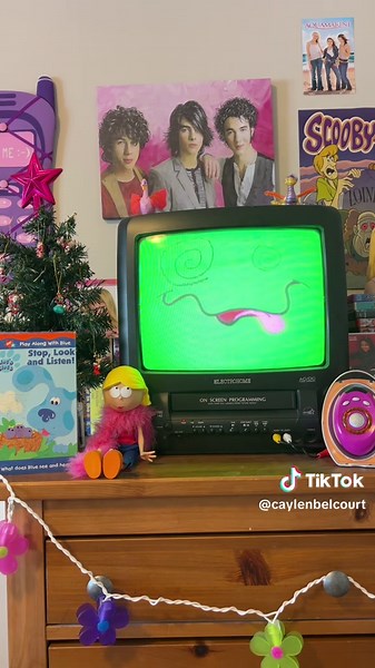 Some more Blue’s Clues nostalgia ✨ #VHS #90skid #90s #nostalgia #throwback #bluesclues #nickelodeon #Y2K #childhood #retro