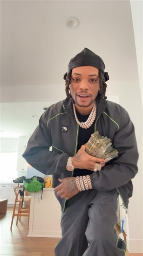 HUMBLE🫂 on Instagram: "Im A Made Man, Made Millions🏧, I Touched ✋🏽 Lots Of Tickets 🎟️ Im Who They Wanna Be 🥷 “s Runner 🏃 Up ! #2Seats #2Gurls #1Me"