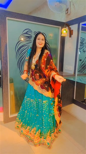 Heartloom boutique on Instagram: "Desi beats, graceful moves & single paat elegance 💃 #SinglePaatChunari #LehengaBlouse #DesiDance #TraditionalVibes #IndianDance ChunariLove GraceInMotion DesiSwag"
