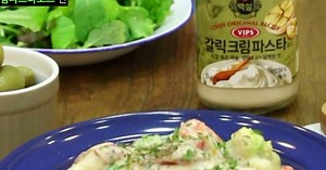 Stir-fried rice cake with garlic carbonara