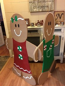 DIY Outdoor Christmas Decorations - Gingerbread Man - DIY Cuteness