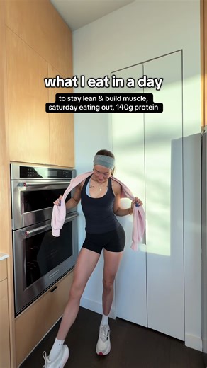 what I eat in a day to stay lean and build muscle while staying full and satisfied!!! Saturday out on the town doesn’t stop us from hitting those macros OKAYYYY - @Starbucks go to us a grande iced 2% latte w 4 Splenda and SF vanilla for 130 cals 🙂‍↔️ ☕️ Eating out never has to be given up to reach your fitness goals, BUTTT you gotta make smart decisions when you’re there okayyy #wieiadrealistic #whatieatinadayrealistic #highproteinmeals #fulldayofeats #wieiadhealthy