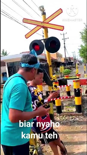 Memaikan Mainan Palang Pintu Panjang Bersama Aji dekat Palang pintu Asli#palangpintukeretaapi