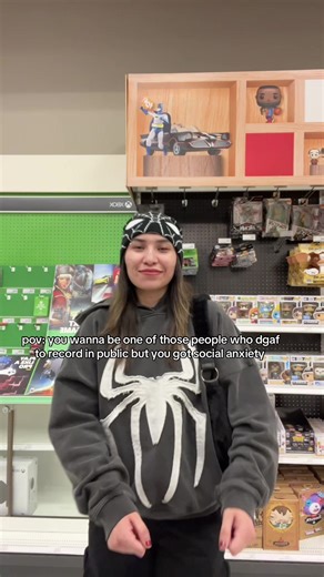 head on a swivel (can’t catch me lackin) #BeckyFlores❤️‍🔥 #beckyyyflores