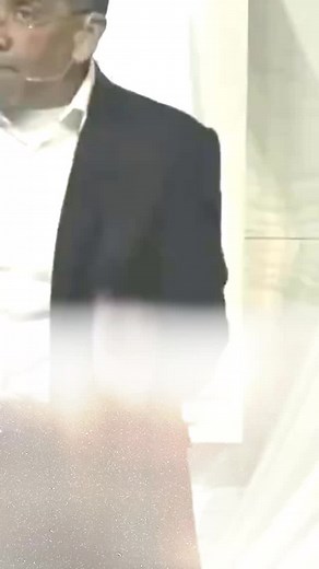 El pecado distorsiona la forma en que nosotros nos vemos. Dios tiene una visión para nosotros, pero sin darnos cuenta, hemos abrazado una visión de distorsionada de quienes somos. Por eso es que un encuentro con Dios es también un encuentro descubriendo realmente quienes somos en nuestro propósito en esta tierra. #walteragosto #imagenysemejanza | Walter L. Agosto