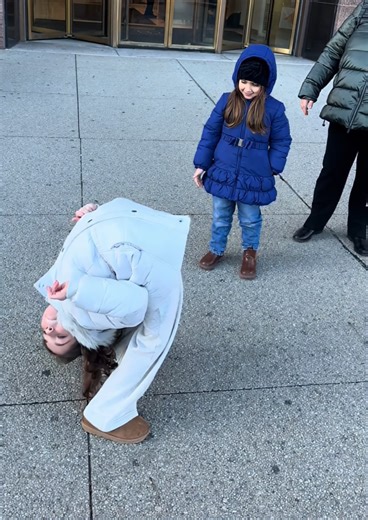 @contortica on Instagram: "More details below 👇 . . . Baby Contortion🐍 . . . . . Artist : Tiktok @beautybygigielmhurst . . . . #contortiontraining #backbend #ballet #rhythmicgymnastics #yoga #contortionist #flexibility #flexiblewomen #backbend #cheerleader #oversplits #contortion #needle #flexible #rubberngirl #ballerina #cheerleading #gymnastics #model"