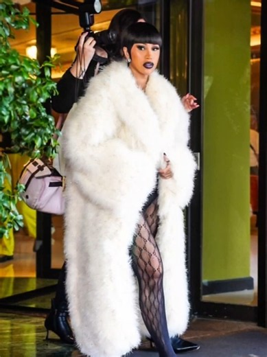 STARS OUTFIT pt.497 Cardi B outfit at Gucci Fashion Show in Milan, Italy 2026 🧥 -> @Gucci 👕 -> @gucci 👖 -> @gucci 👠 -> @gucci WATCH VIDEO ON YOUTUBE: https://youtube.com/shorts/92kNr0JZsKE?is=c7kJSrlflJNzNe0b OUR NEW WEBSITE: https://fashionplace.boutique #FashionPlace #StarsOutfit #CardiB #GucciFashionShow #Milan
