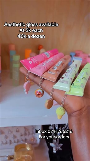 Honestly this is the best gloss I’ve ever used🥹it feels so smooth on the lips🤭 #the_flawless_collection #accessories #viral #blowthisupforme #fyp #SmallBusiness #onlineshopping #tiktokugandakampala #tiktokuganda