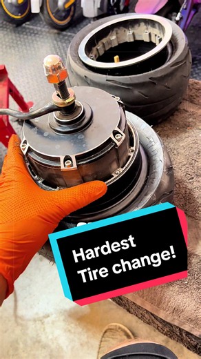 Yume, what are these dang split rims that open the wrong way? Now I see why you don’t even post a tire change tutorial for your customers…nobody would buy it if they know how hard it was! #yume #hawkpro #tirechange #scooter #difficult