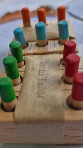 "Abrir la caja de Pandora" significa que se nos vengan encima todos los problemas. De acuerdo a la mitología, la curiosidad fue la que generó ese castigo a toda la humanidad ya que cuando Pandora no pudo resistirse, y la abrió, liberó enfermedades, vejez y todos los males que conocemos hoy. Solo quedó la esperanza al cerrar la caja a tiempo. Yo creo que la curiosidad mueve al mundo y no solo a las mujeres, así que entiendo a Pandora. Aprender requiere curiosidad y ese impulso es imprescindible p