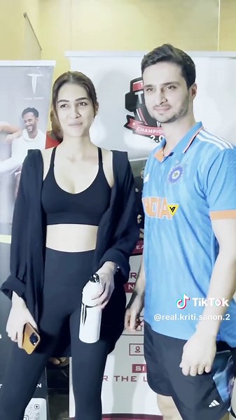 #bollywood #kriti #foryou #bollywoodsong #kritisanon #foryoupage