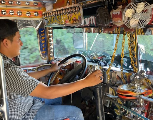 131K views · 3.2K reactions | Asi se ve un BUS con más de 300 Dibujos ANIMADOS pintados a MANO | Zainex | Facebook