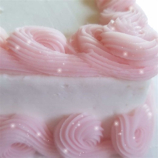 Sweet Cupcake Treats for Girly Pop Enthusiasts