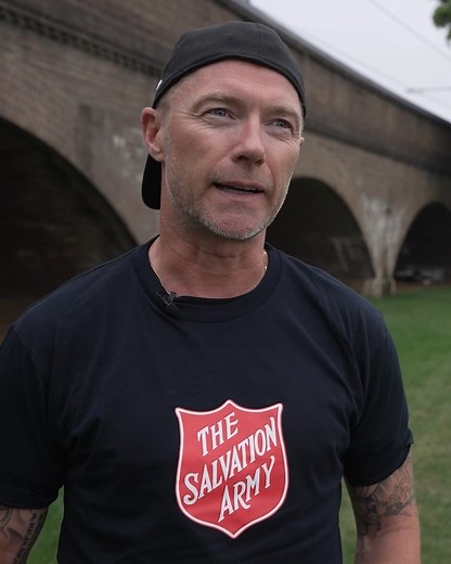 This week, we were honoured to have the incredible Ronan Keating join our team at Sydney City Salvos Corps, as he hit the streets of Sydney to provide vital support to those experiencing homelessness 🍲🧣 Ronan saw firsthand the impact of our work in action, helping us distribute hot meals, warm clothes, and much-needed smiles to those who need it most 💖 "They're exactly like you and me... Same people, same human beings - they just need a little help, dignity and support", said Ronan. This Chri