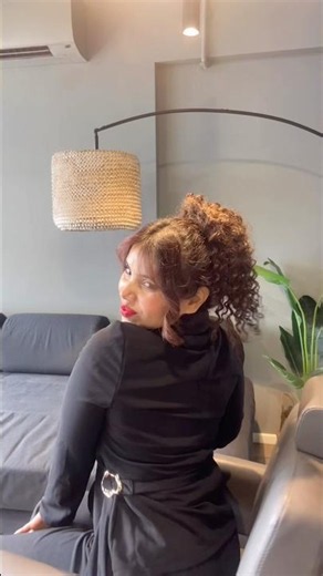 Tired of your boring bun? Spice it up using our easy to use Curly Top Knot in highlighted colour.