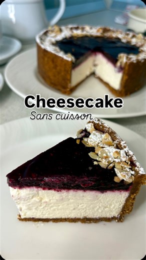 Pascale Debroux -lmp14 on Instagram: "🍰 CHEESECAKE COULIS FRUITS ROUGES / NOIRS ULTRA FACILE ET SANS CUISSON. 🔸 Ingrédients ( pour un moule 18Cm) Base biscuitée 250 g de biscuits ( spéculos & sablés bretons) 100 g de beurre demi-sel fondu Appareil à cheesecake 150 g de Philadelphia 125 g de mascarpone 200 g de crème liquide entière bien froide 60 g de chocolat blanc 25 g de sucre 2 c. à c. de vanille liquide Zestes d’1 citron jaune 1,5 feuille de gélatine Coulis fruits rouges & noirs 300 g de 