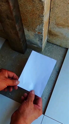 Real Engineerings | Engineering & Technology & Gadgets & DIY on Instagram: "The Perfect Tile Fit: Mastering Complex Cuts with Zero Grout Line! 📐✨ ​Witness the genius-level problem-solving of a master tile setter! This video demonstrates a brilliant, non-traditional technique for achieving a perfect, zero-tolerance fit around an obstacle, like the corner of this stone column. ​The Art of Template Transfer ​Instead of relying on difficult measurements (which often lead to errors on rough surfaces
