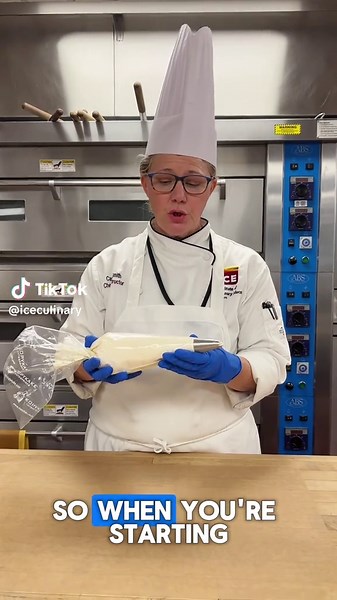 Buttercream Piping Techniques: Mastering Shell Borders