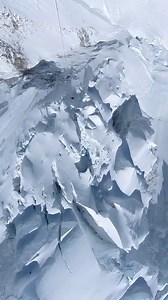 This is how helicopter 🚁 long line works ! #mountaineering #mountains #alpinism #himalayas #nepalireels #sherpa #adventure #explore #travel Credit: Seven Summit Treks | Abdellah el hadad