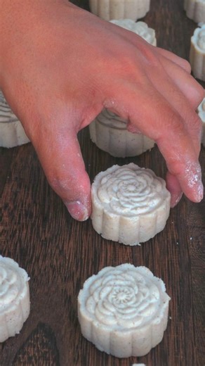 Travel | Nature | Adventure on Instagram: "Eight-Treasure Cake | Recreating the Ancient Recipe at Home with 8 Ingredients 🔹 Description: With just eight carefully selected ingredients, you can recreate the traditional Eight-Treasure Cake at home using ancient methods passed down through generations. This classic delicacy reflects the wisdom of traditional food culture, where balance, nourishment, and careful preparation come together in a single dish. Prepared slowly and thoughtfully, Eight-Tre