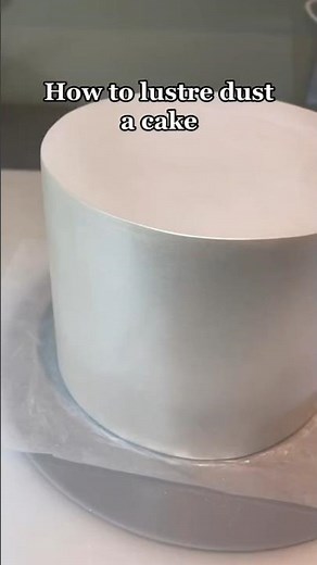 How to lustre dust a fondant cake #lustredust #howto #cakedecorating #caketutorial #cakevideo#lustre