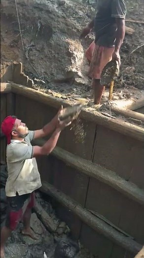 💎 Real Sri Lankan Gem Mine in Action ⛏️ | Digging for Rare Ceylon Sapphires 🇱🇰