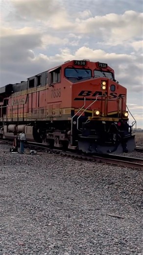 71MPH BNSF Z-LACLPK flying thru the Oklahoma plains!