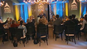 President and First Lady host APEC dinner party at San Francisco museum