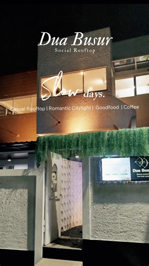 Cari tempat bareng-bareng untuk chill, bisa buat makan minum enak, harga bersahabat, good food, good price, nice ambience, beautiful citylight, romantik estetik? Come to hiddengem romantic aesthetic on the west of Semarang? 🏹🏹 Dua Busur Social Rooftop 📍 Jl. Kumudasmoro Utara III no.15, Semarang. Indonesia. #hiddengemsemarang #happyfriday #wisatasemarang #kulinersemarang