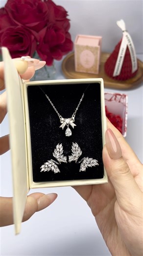67K views · 1.2K reactions | ASMR packaging Worldwide Shopping Shop our collection here  www.calarijewels.com/ #asmr #jewelry #asmrpackaging #packingorders #jewelrymaking | TMMB's | Facebook