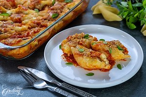 202K views · 175 reactions | These Easy Three Cheese Stuffed Shells are a popular and comforting dish that makes a great lunch or dinner and a perfect dish for whenever you have guests around. Full recipe: https://bit.ly/35Q7WQx #easythreecheesestuffedshells #stuffedshells | Home Cooking Adventure | Facebook