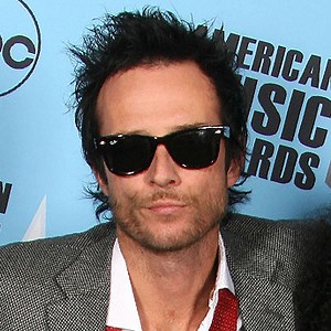 Scott Weiland covers Radiohead, Bowie, The Beatles