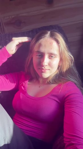 “Chilling with no makeup on”