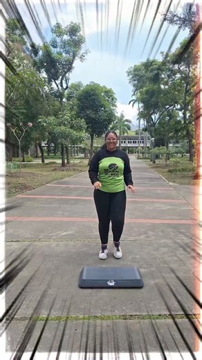 Viannella La Rosa🌹 on Instagram: "🌊 Súbete a la ola del step con Stepmania 🌊 Combinaciones básicas para principiantes, primeros pasos para subir al step y trabajar la coordinación. Empieza con energía, mejora tu ritmo y déjate llevar por el movimiento. ¡Stepmania te pone en marcha! Somos @stepmaniaoficial 🔥💖"