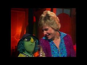 The Muppet Show - 415: Anne Murray - Backstage #3/“Walk Right Back” (1980)