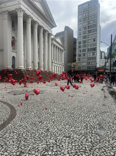 Dia dos Namorados: Até as ruas estão contaminadas - reação viral