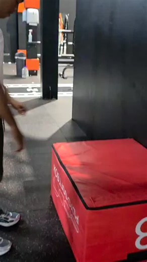 Oneals Fiit on Instagram: "BOX STEP-UP / STEP-DOWN SQUAT COMBO A powerful lower-body hybrid movement that combines unilateral strength, balance, and full-leg conditioning. By stepping up, stepping down, and finishing in a squat, you hit the quads, glutes, and hamstrings from multiple angles—while forcing your core to stabilize every rep. How to Perform: 1️⃣ Stand in front of a box or platform at knee height 2️⃣ Step up onto the box with one foot, driving through the heel and squeezing your glute