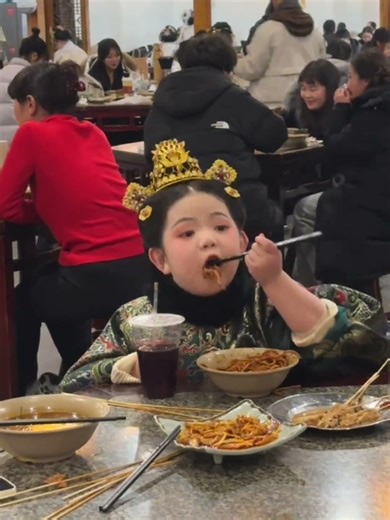 Ming Dynasty's Female Official: A Royal Chef's Secret Recipe Unveiled