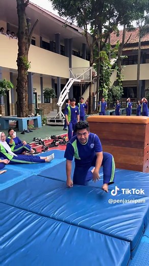 Lompat Kangkang: Tradisi Unik di Ramadan