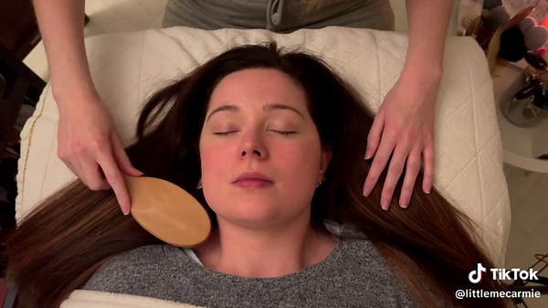 Some relaxing hair ASMR tingles with @tranquiltonesasmr using a #woodenhairbrush and some soft #makeupbrushes #asmr #brushingasmr #relaxingvideo