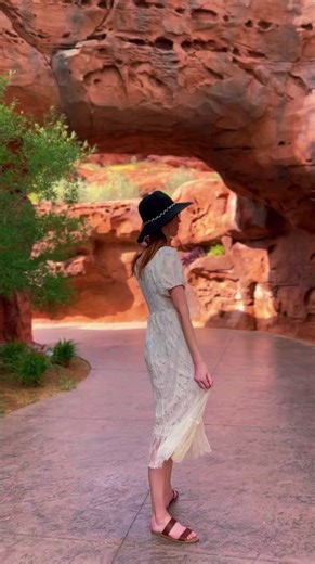 Top things to do in St. George, Utah on your next family trip! #utah #stgeorgeutah #stgeorge #stgeorgetrip #familytravel #utahmom #pioneerpark #redhillsdesertgarden #townsquare #desertcolor #thunderjunction #utahfamily #utahvacation St. George, St. George Utah with kids, family fun in St. George, spring break in St. George Utah, Utah trips, things to do in St. George, Things to do in St. George with Kids, Things to do in Utah, family fun in Utah, Utah trips, spring break trip ideas